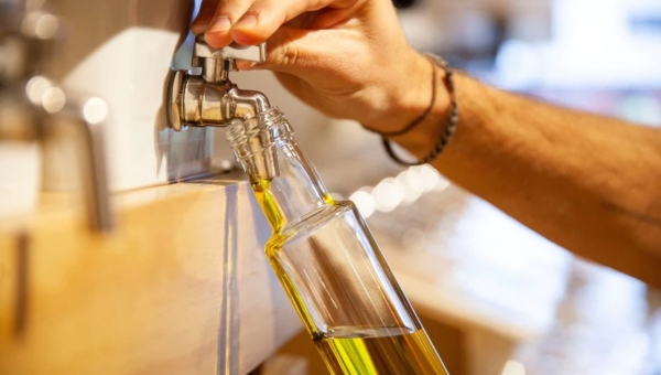 Απαξίωση του εξαιρετικά παρθένου ελαιολάδου ….σε τιμή λαμπάντε. 